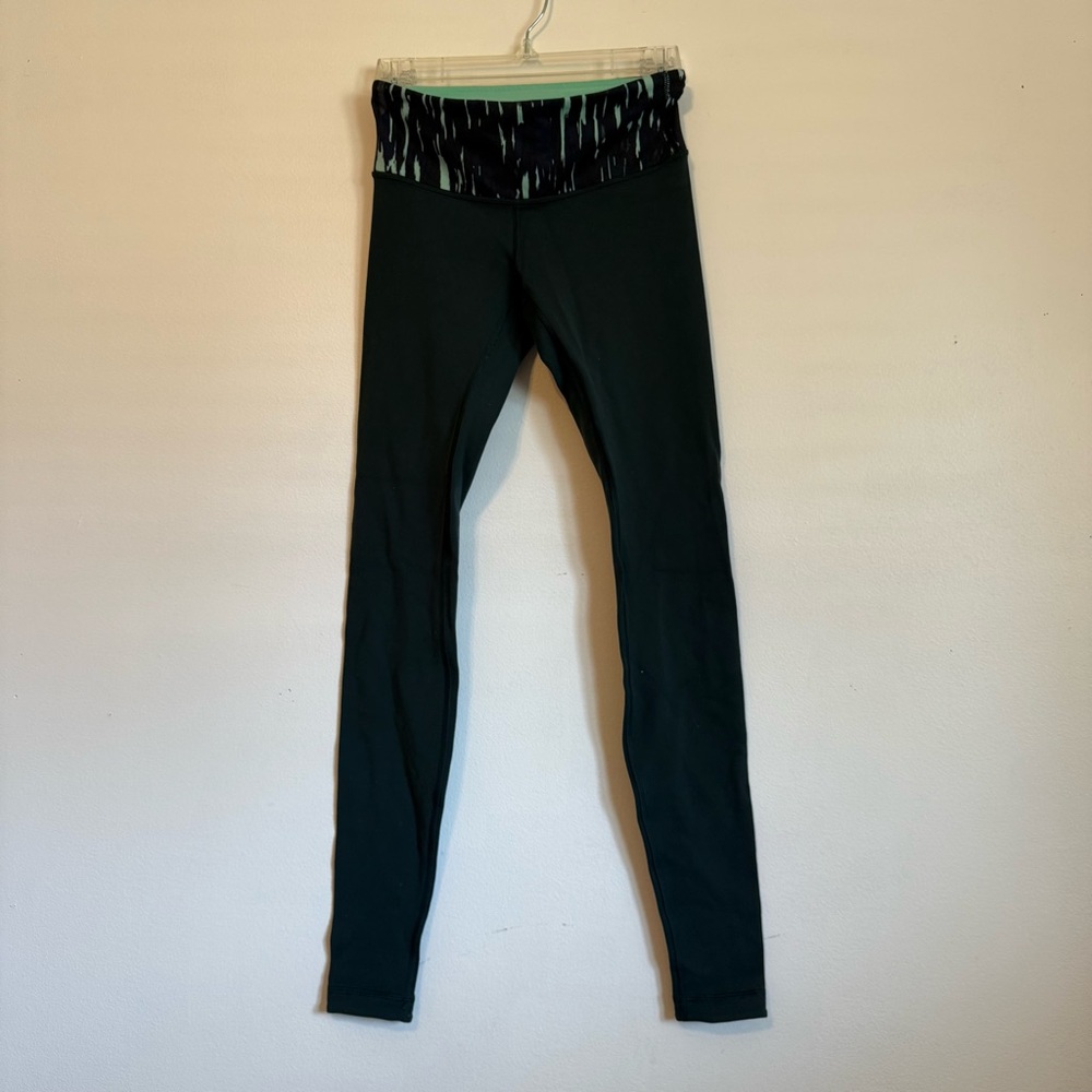 Lululemon green leggings size 4